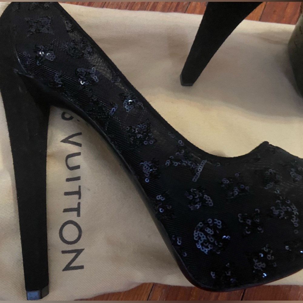 New Authentic Louis Vuitton mesh sequin pumps in black sz40 - Picture 2 of 4